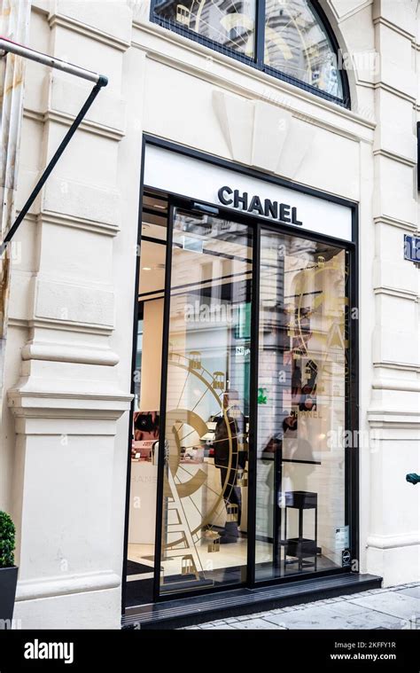 Shops with CHANEL in Vienna title